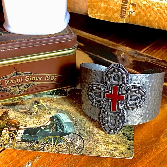 ⚙️3For$30⚙️ NEW Western Hammered Cross Cuff Bracelet - Picture 1 of 5